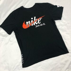 NIKE Men’s T-shirt